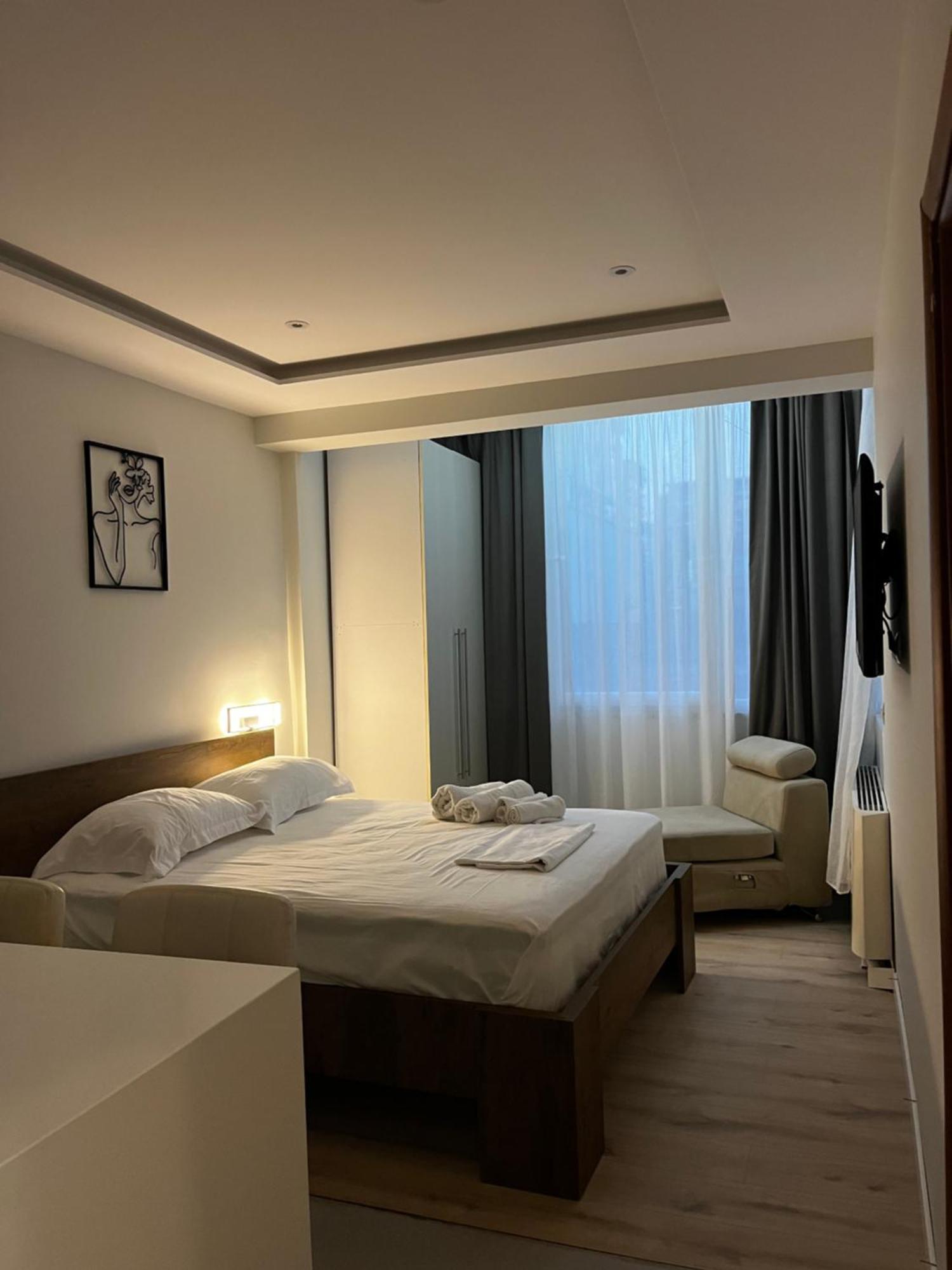 Zaira Retreat - *